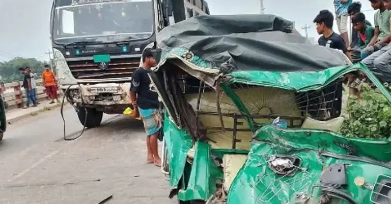ট্রাক-সিএনজি সংঘর্ষ